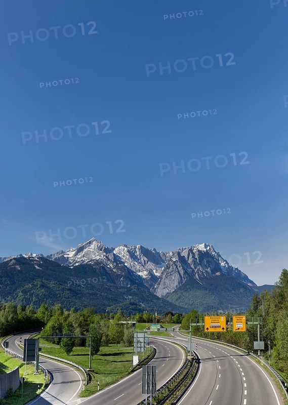 Federal road B2 at the tunnel exit of Farchant and the town entrance of Garmisch-Partenkirchen