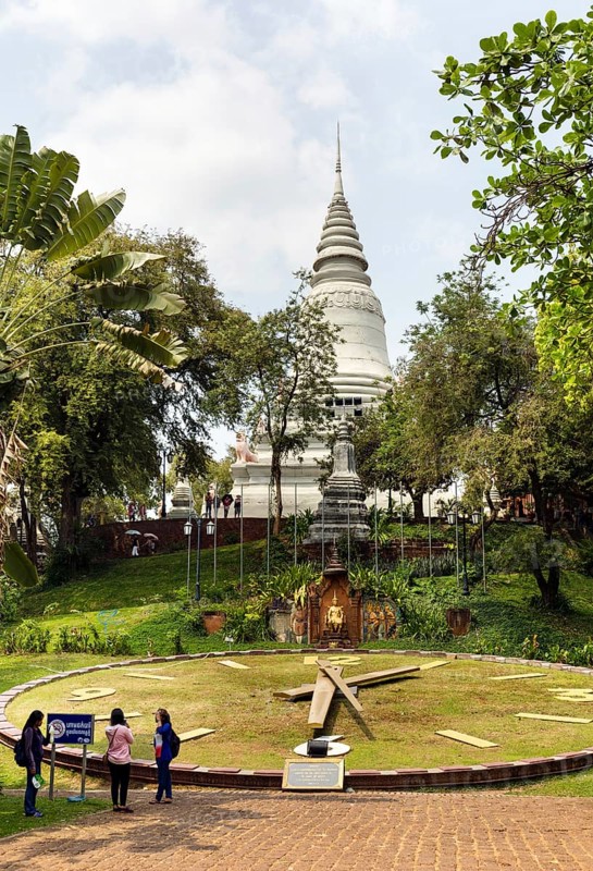 Clock in front of the stupa of Wat Phnom