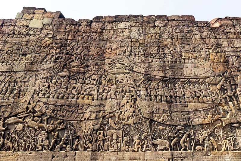 Bas-relief on the east wing of the South Gallery