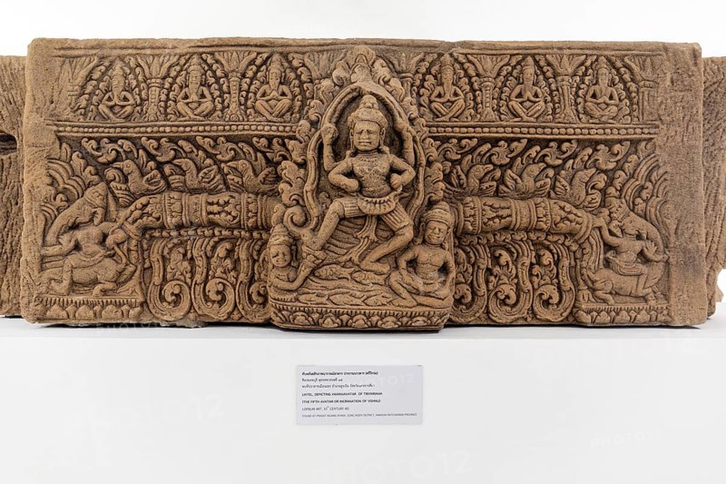 Lintel depicting Vamanavatar of Trivikrama