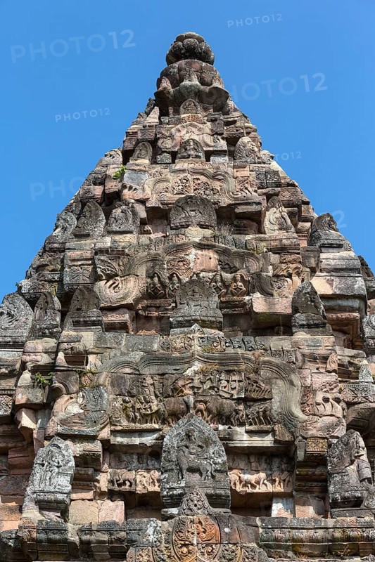 Figures of sandstone on the south side of the prang