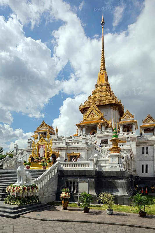 Wat Traimit