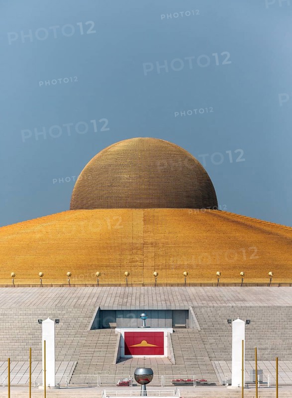 Mahadhammakaya Cetiya Chedi of the Wat Phra Dhammakaya temple with the logo of the Dhammakaya movement