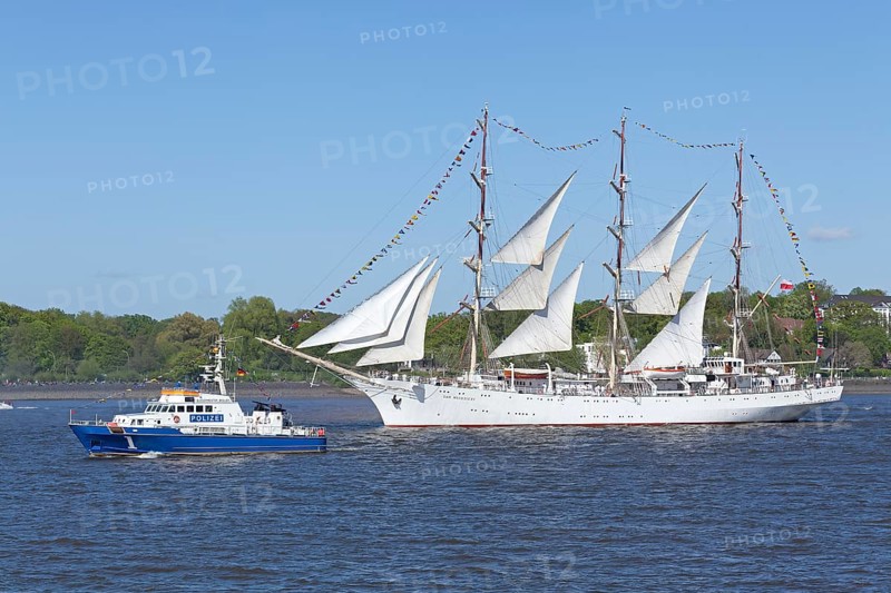 Sailing ship "Dar Mlodziezy"