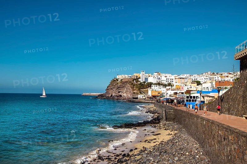 Historic centre with promenade