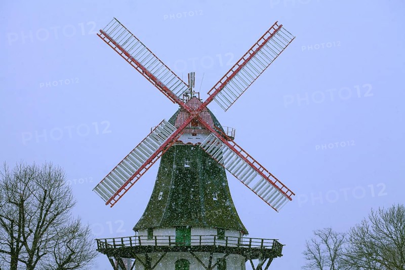 Horner mill with snowflakes in Bremen Horn