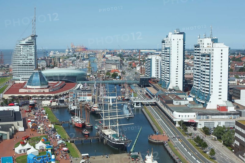 View from the radar tower with Havenwelten and Columbus Center at Sail 2015