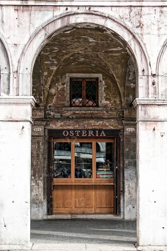 Osteria on the market in the San Polo district