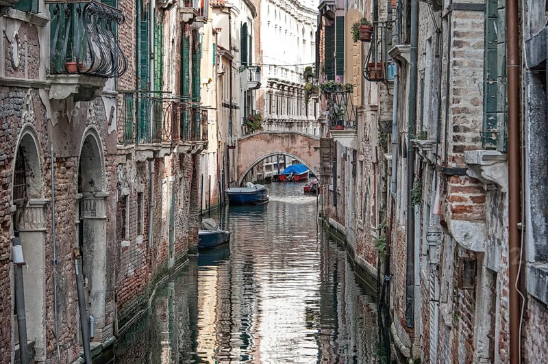 Canal with boats in the San Polo district