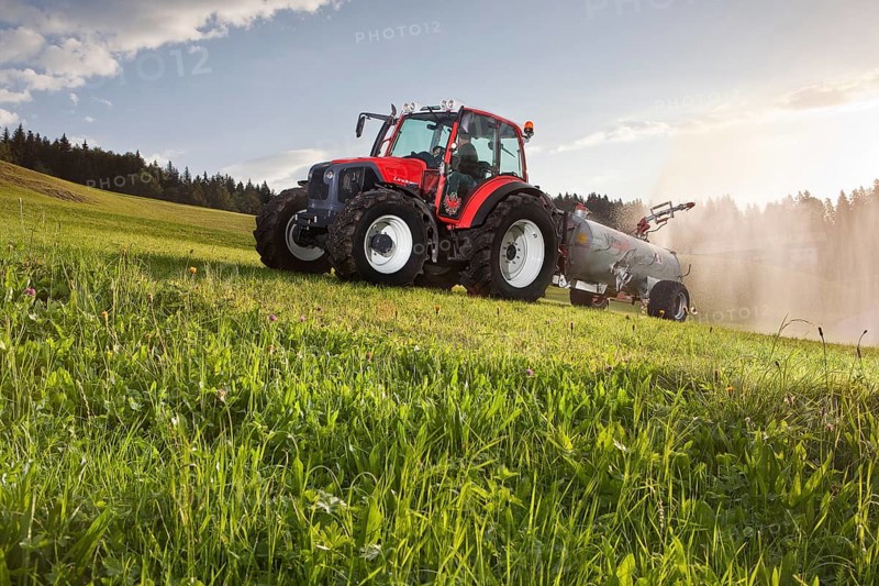 Manure spreader fertilizing a field
