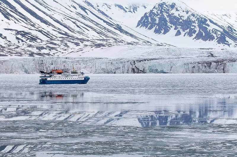 Ship in front of the Monaco glacier