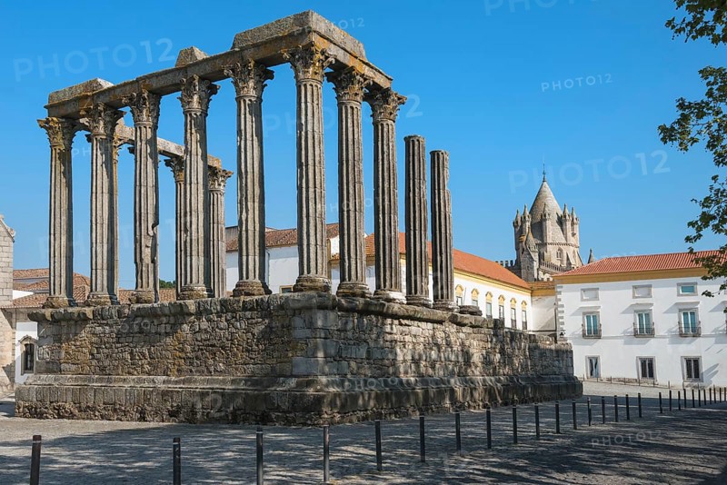 Roman temple of Diana in front of the Santa Maria Cathedral