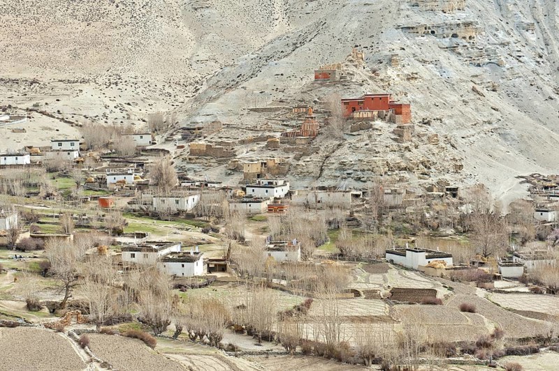 The village of Geling with the Tashi Choling Gompa