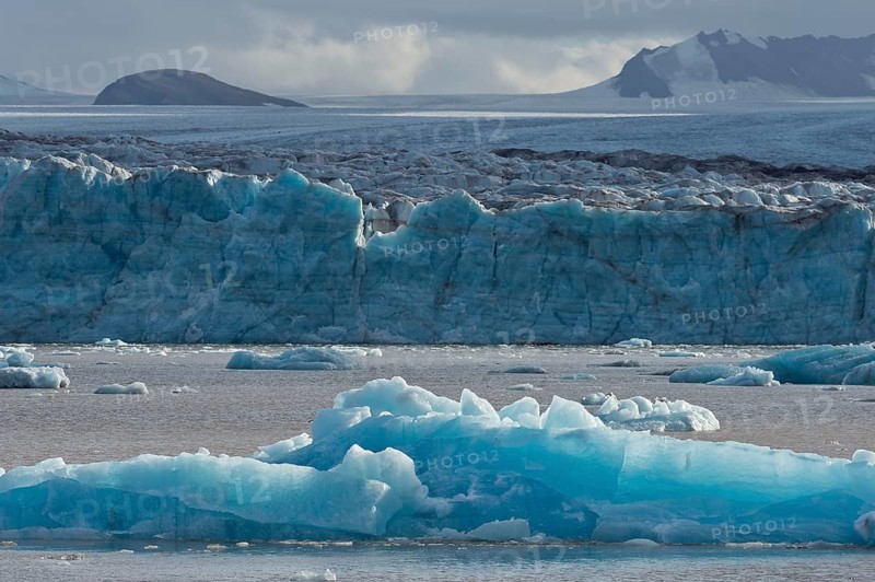 Ice drifting in the sea