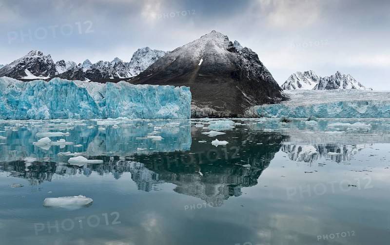 Mountains and Monacobreen glacier