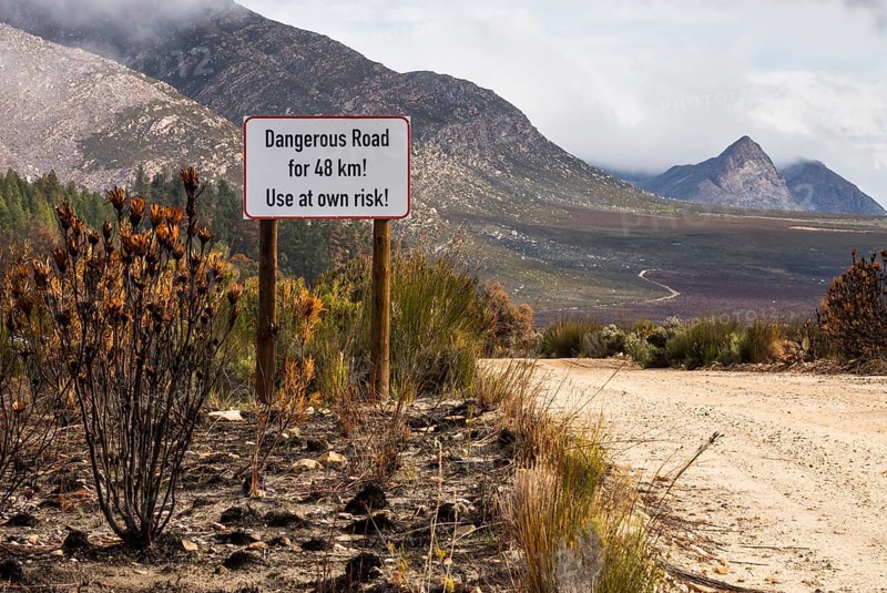 Road sign at the beginning of the gravel road to Die Hel