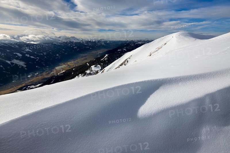 A snow cornice on Blaseneck peak