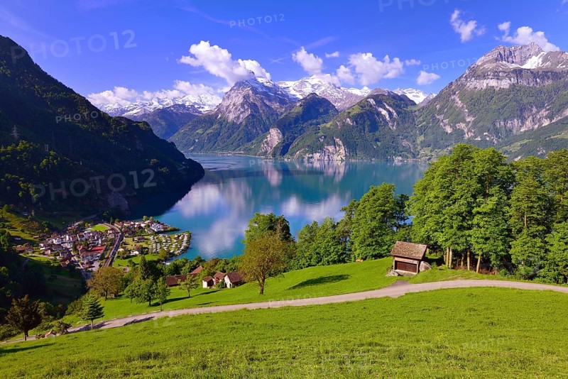 Views of Sisikon and Urnersee lake
