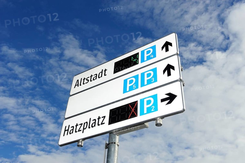 Electronic parking guidance system