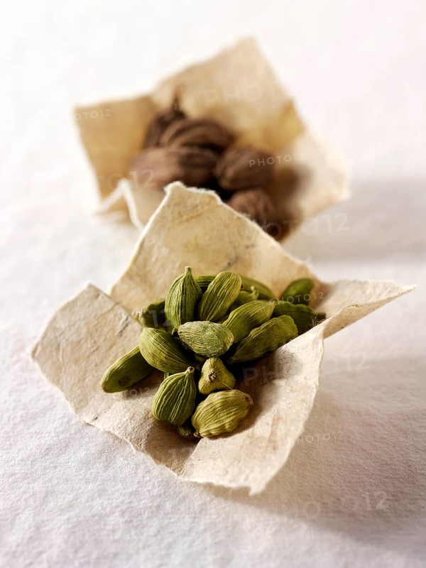 Black and green cardomom seeds