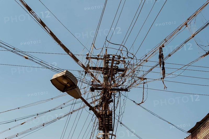 Chaotic array of power cables