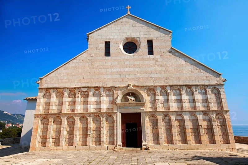 The Romanesque Tuscan facade of the previous Cathedral of St Mary the Great