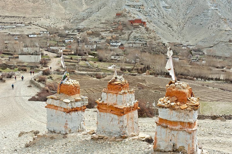 Three chorten
