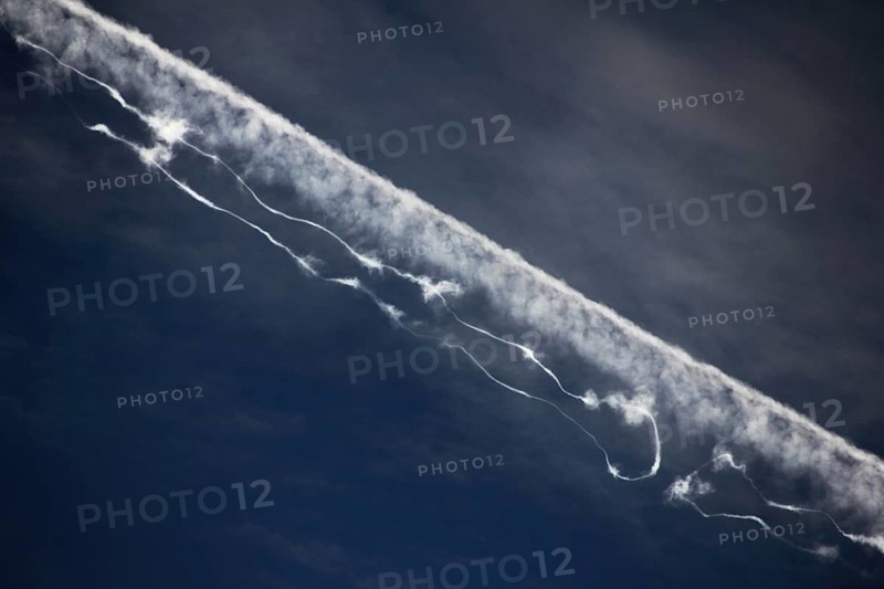 Contrails with interruptions