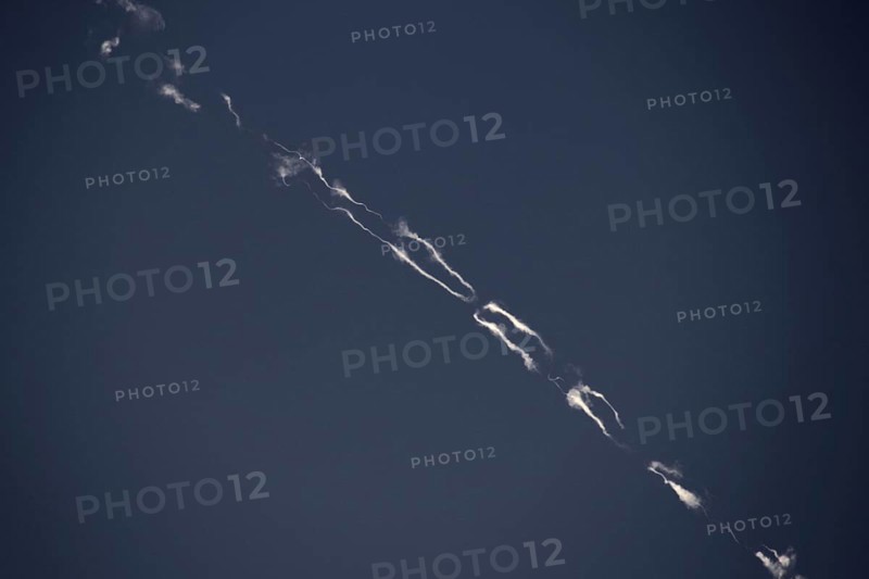 Contrails with interruptions