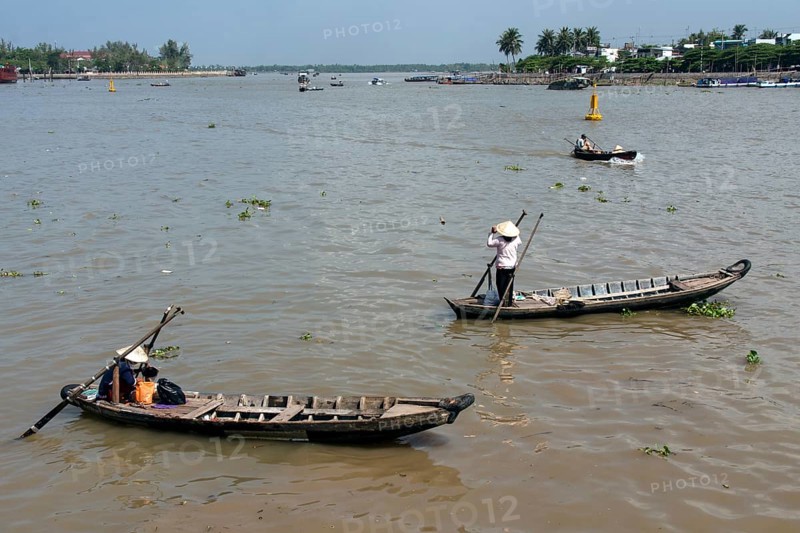 Fisherman working on the Tonle Sap River