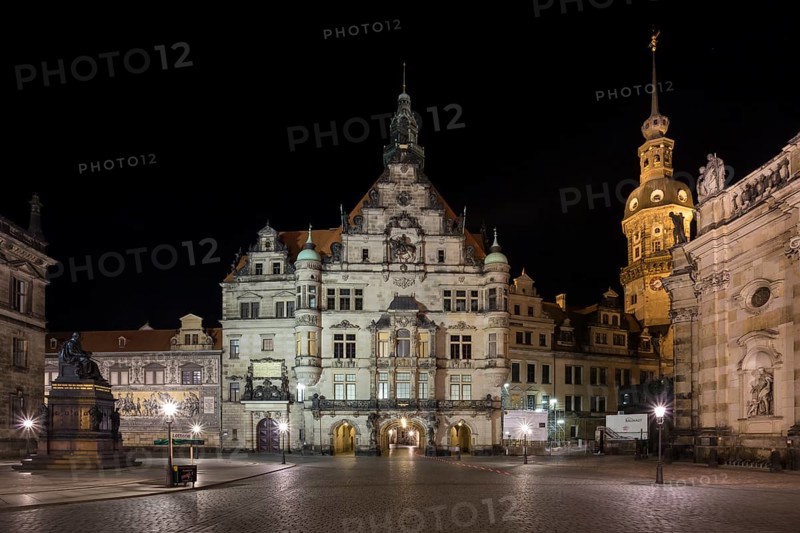 Georgenbau or Georgentor building and Dresden Castle at night