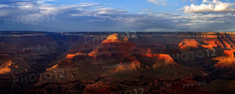 View of the Grand Canyon in the evening light