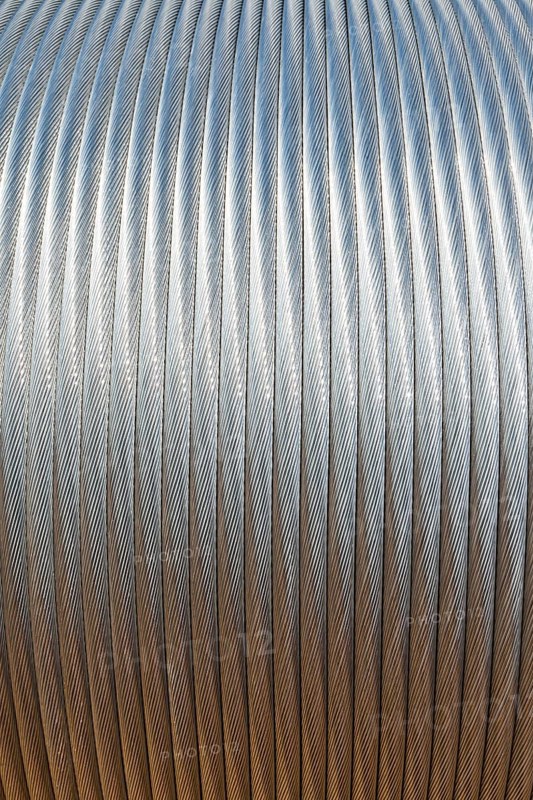 Conductive cable for high voltage transmission lines