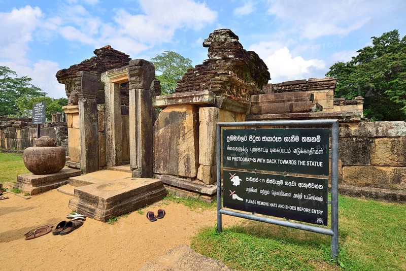 Panels with rules of etiquette in front of the Hatadage temple