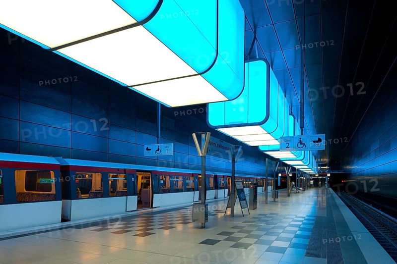Light installation in the U-Bahn HafenCity Universitat subway station