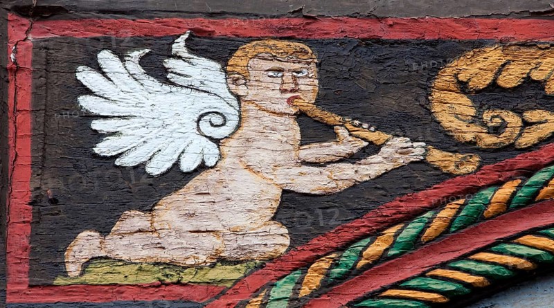 Angel with a flute on a half-timbered house