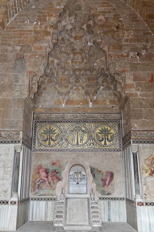 Niche with muqarnas and mosaics in the audience hall