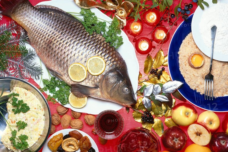 Breaded Christmas carp with potato salad