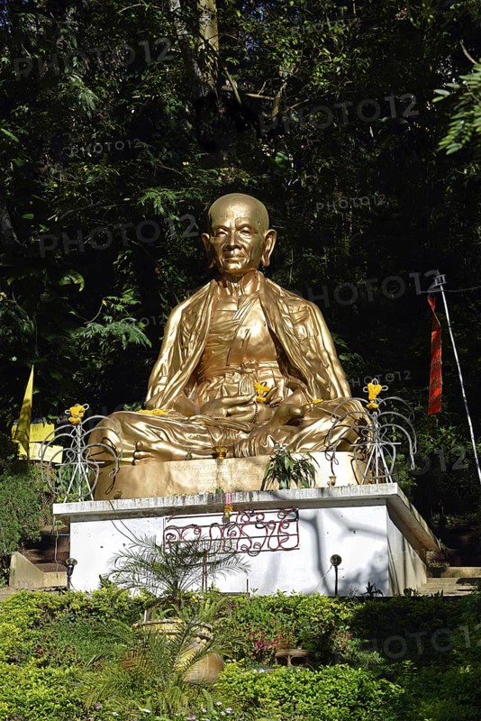 Statue of Phrakuba Srivichai