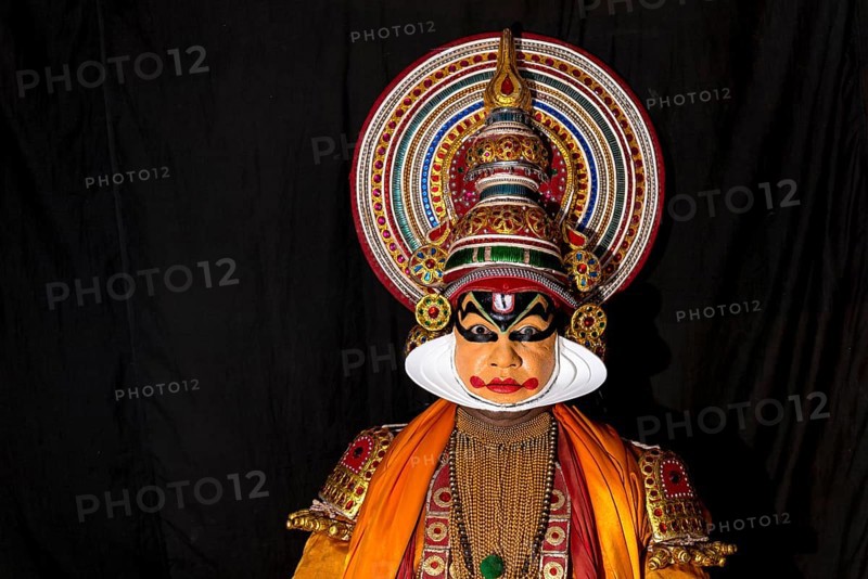 Katakali artist posing dressed up as Shiva