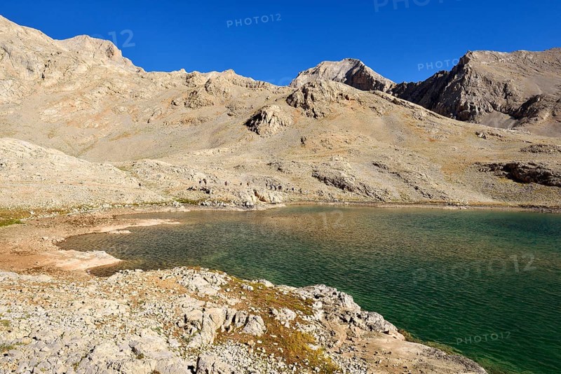 Group of hikers at Hastakoca Lake