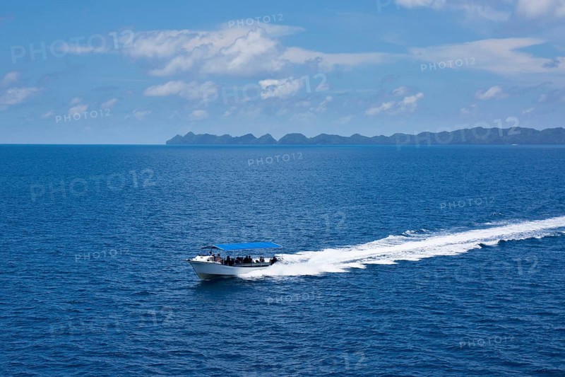 Diving boat