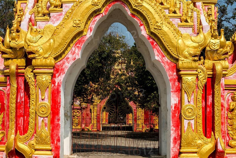 Entrance gate