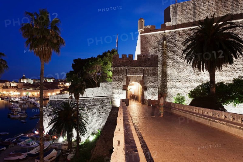 Ploce Gate and the Revelin Fortress at dusk
