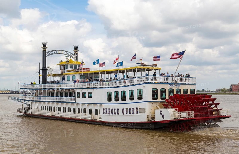 Paddle steamer on the Mississippi River