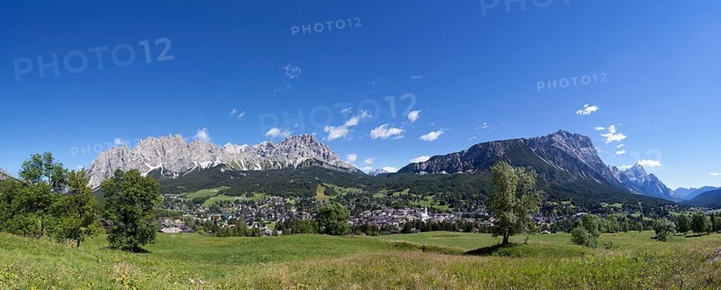 Panoramic view of the Pomagagnon Massif