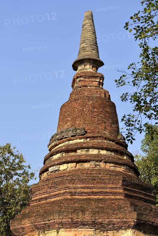 Chedi in the Historical Park of Kamphaeng Phet