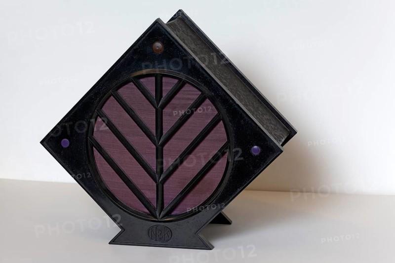 Decorative table-top secondary speaker