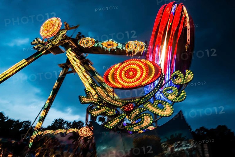 Frisbee fair ride at night