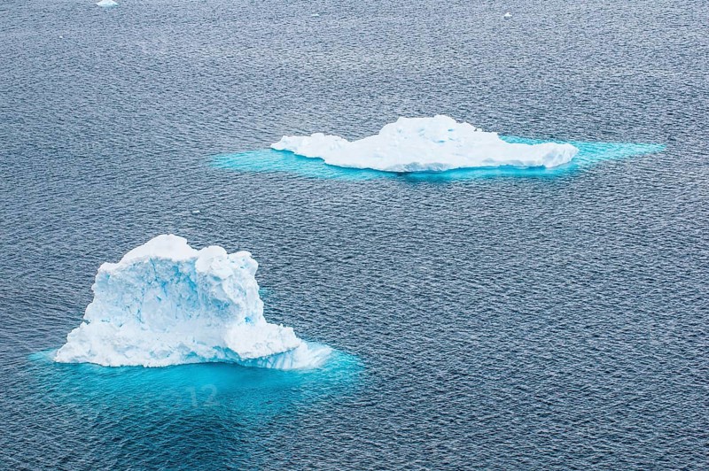 Small floating icebergs
